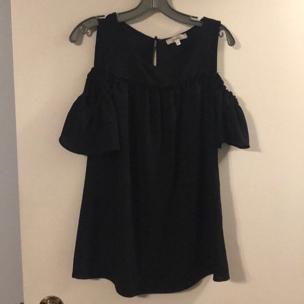 Andrew by Unit black peep shoulder top